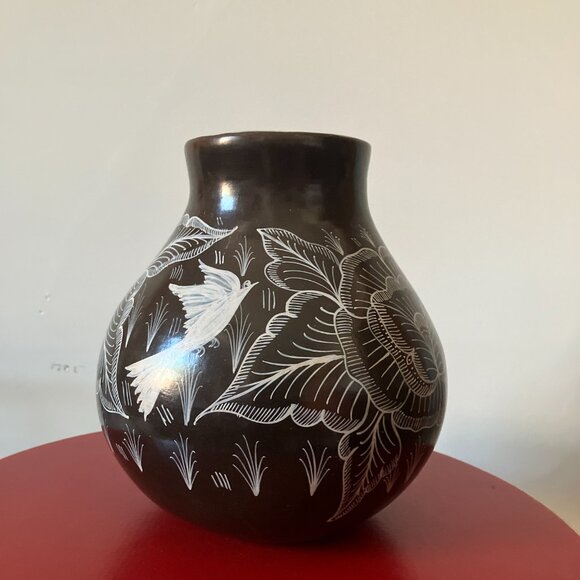 Vintage Michoacán Clay Vase, Mexican Handpainted Pottery Vase - Picture 2 of 7